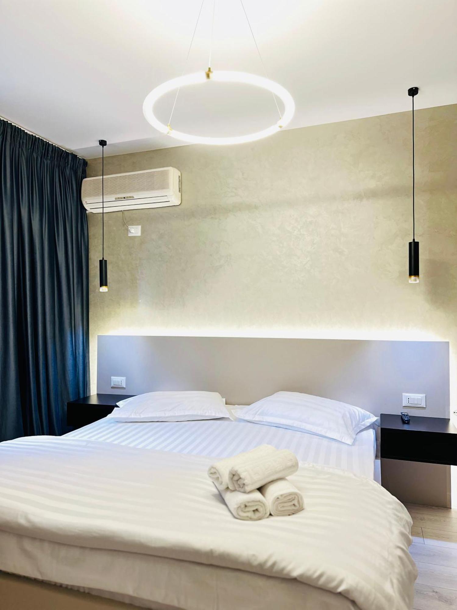 Luxurious Central Stay - Self Check-In Tirana Exterior photo